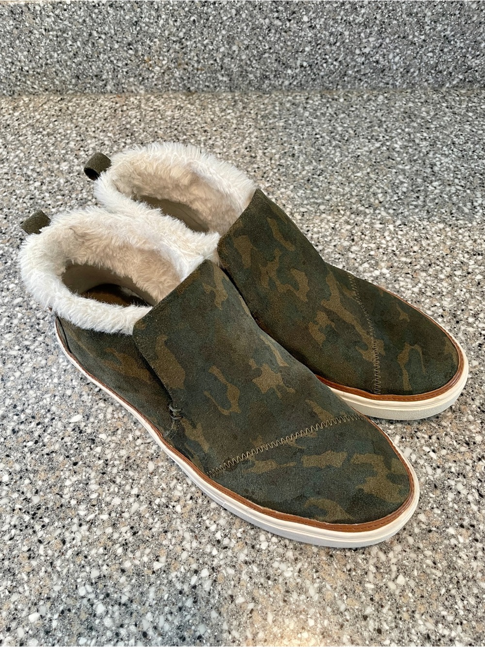 Tom’s Paxton Camouflage Slip-On Faux Shearling-Lined Casual Shoes size W 10